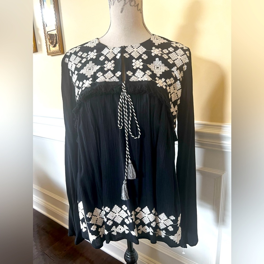 Mossimo, Black & Ivory embroidered open front Boho fringed blouse/cardigan.